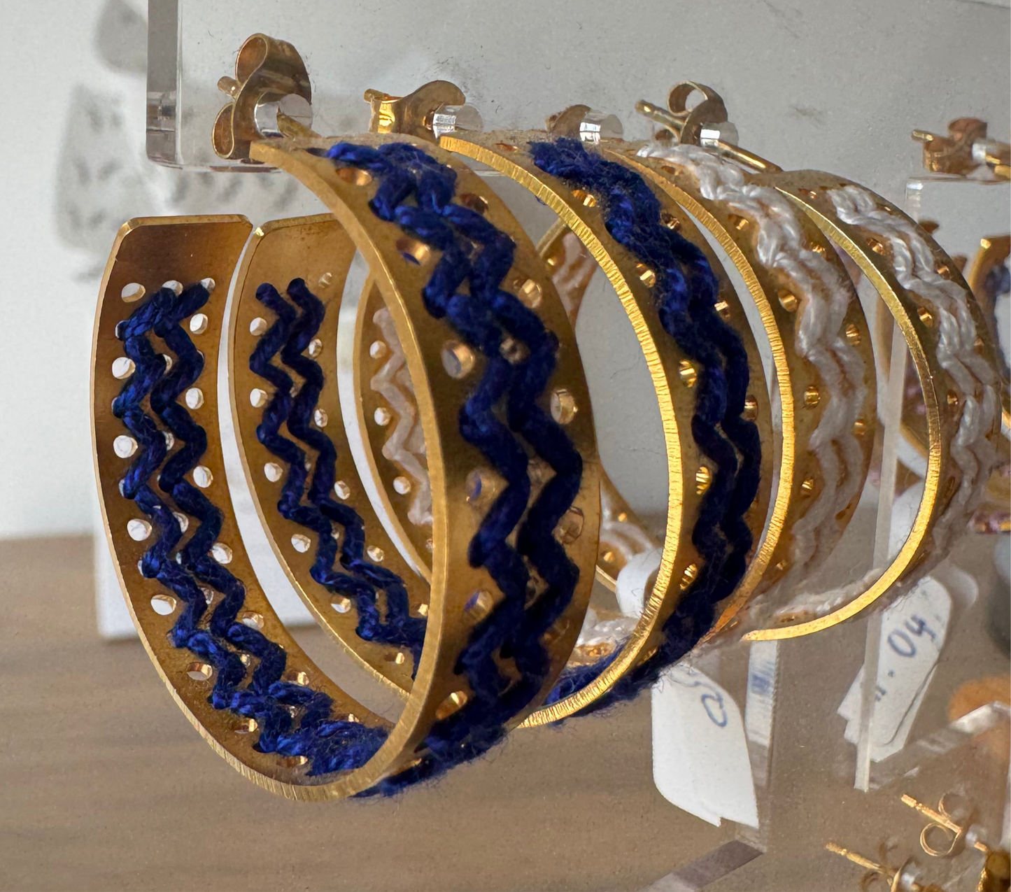 Zig zag hoops
